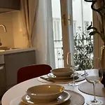 Apartment Piazza Ponterosso - The Nest