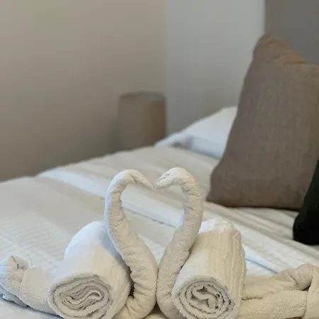 Piazza Ponterosso - The Nest Apartamento Trieste