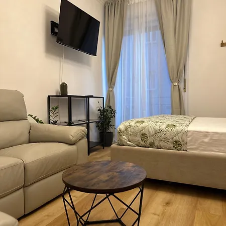 Piazza Ponterosso - The Nest Apartamento