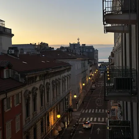 Piazza Ponterosso - The Nest * Trieste