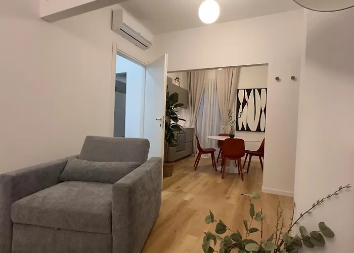 Piazza Ponterosso - The Nest Apartamento Trieste