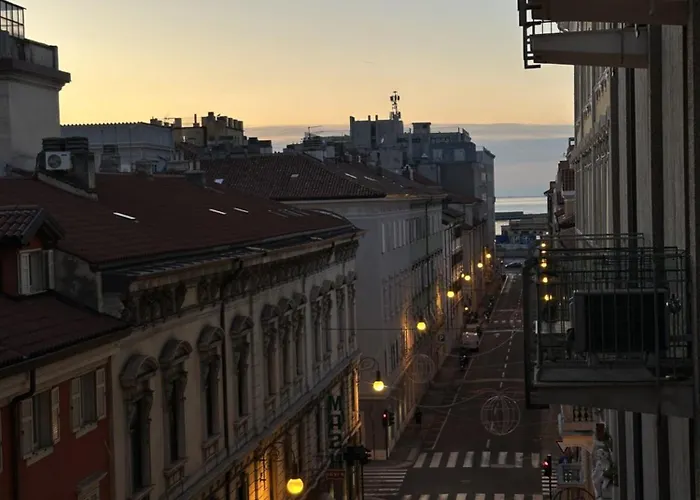 Piazza Ponterosso - The Nest * Trieste