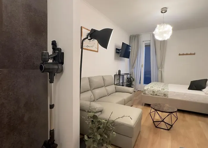 Piazza Ponterosso - The Nest * Triest